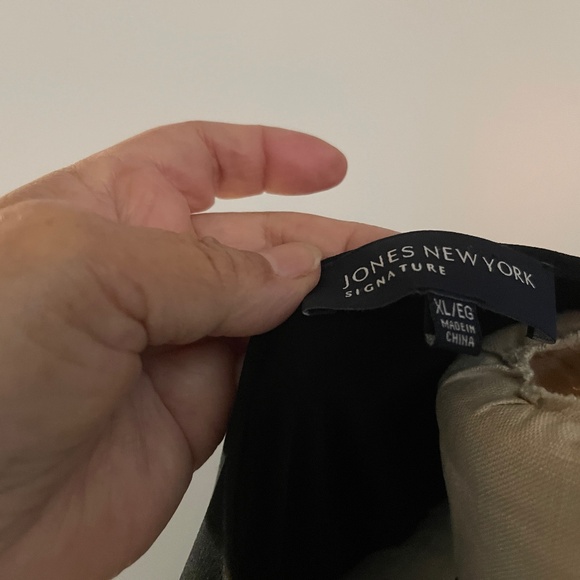 Nice XL Black Blouse For Work or Play Jones - Picture 2 of 4